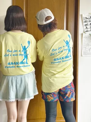 お子様の最後の大会(テニス)で保護者の方々が着るオリジナル応援・記念Tシャツ