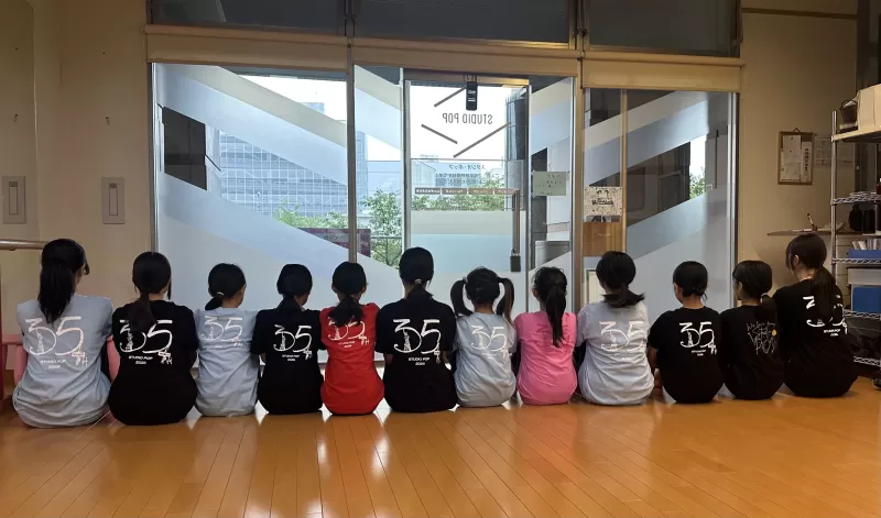 ダンススタジオチームの35周年記念用オリジナルTシャツ