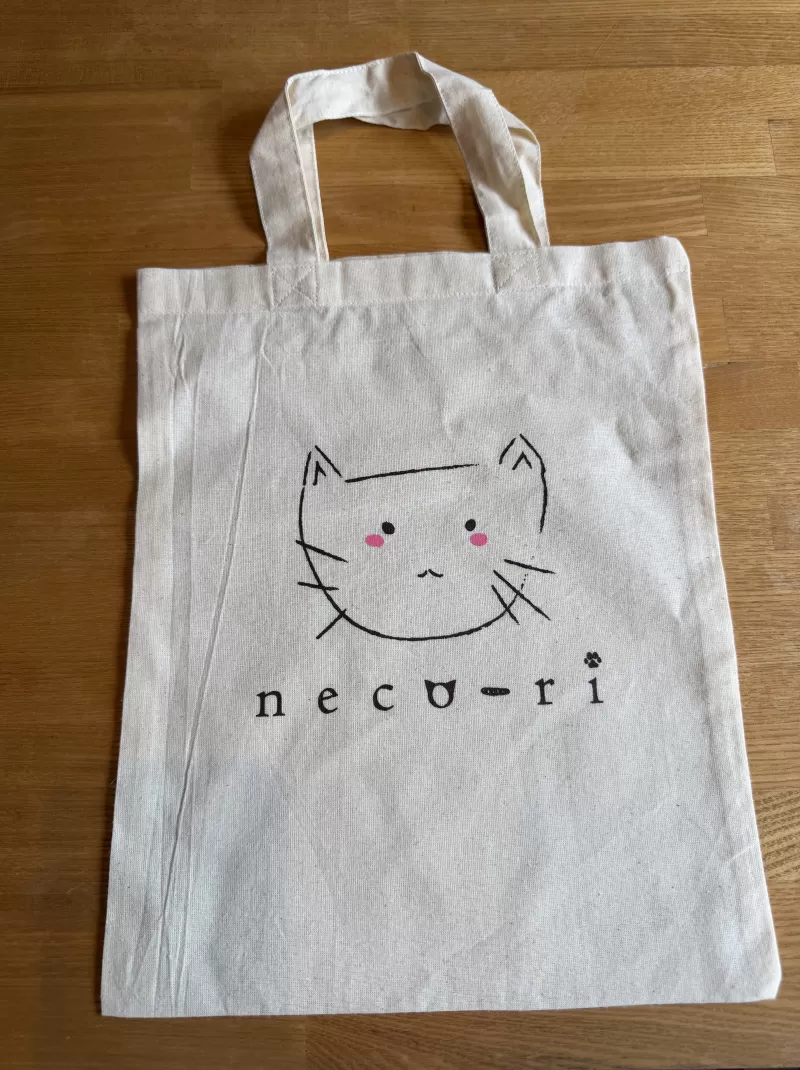 商品の感想ハガキをお送りいただいたお客様全員にプレゼントしています。